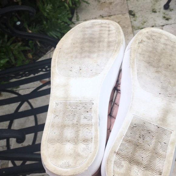 Steve Madden 7.5 rose sneakers good condition but used. - Picture 7 of 8